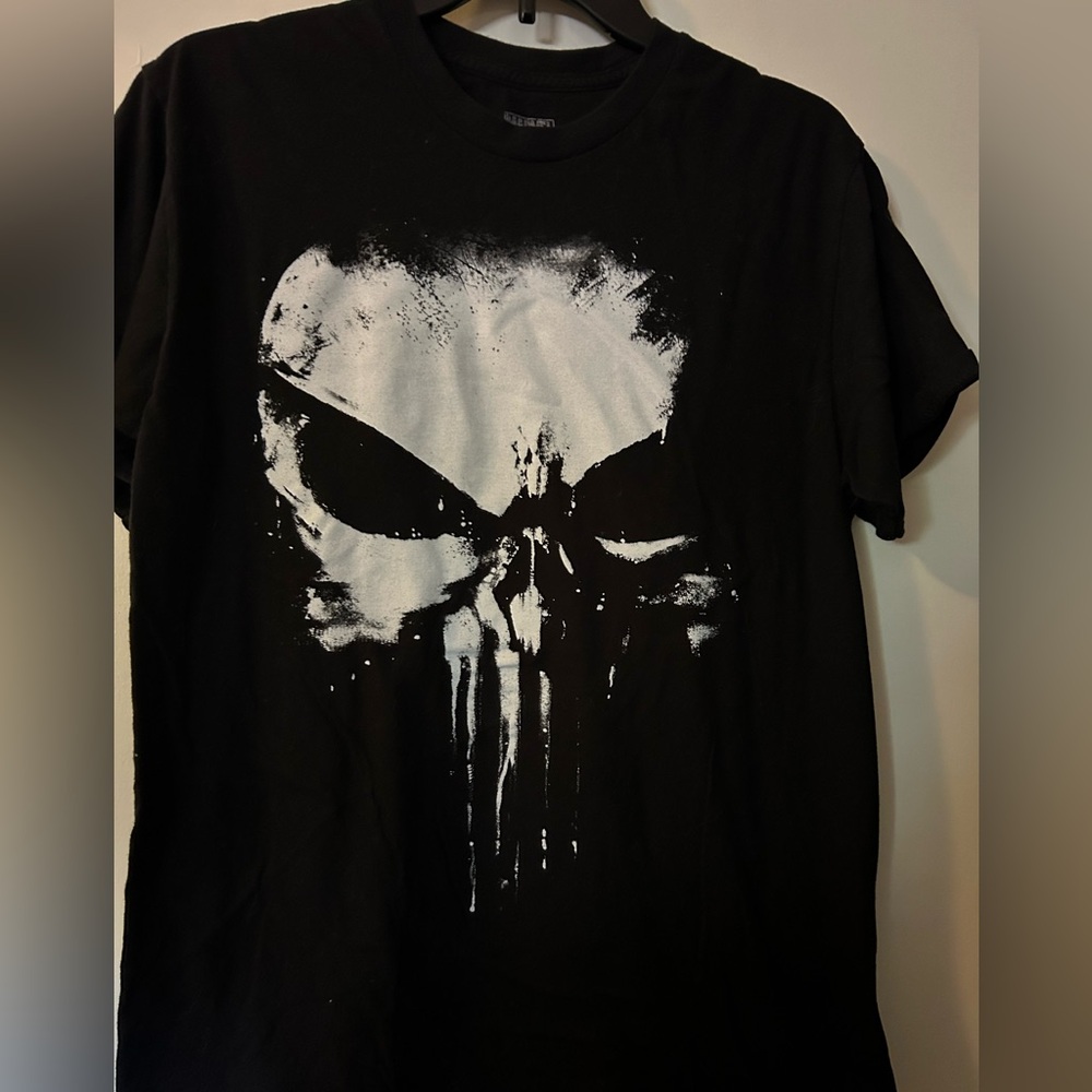 Hot Topic Marvel Punisher Medium tee shirt